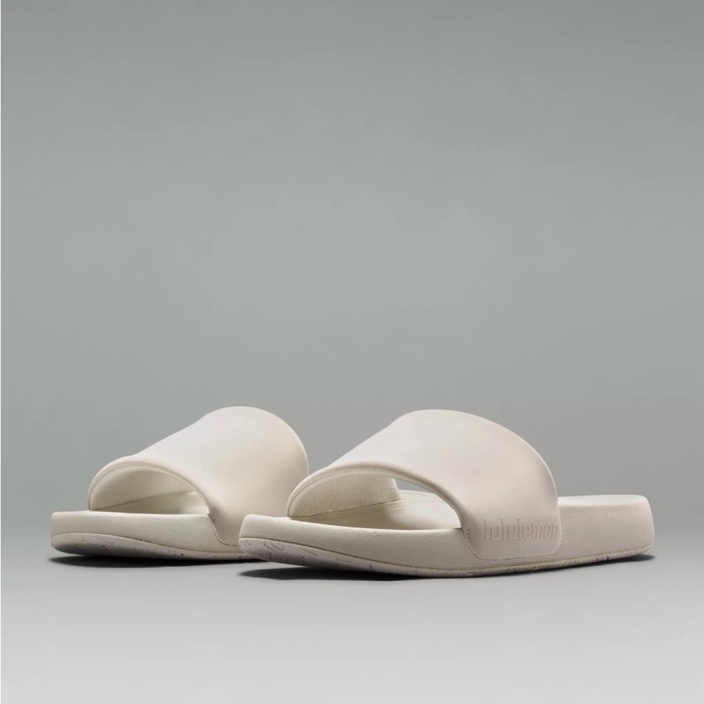 Lululemon Restfeel Slide